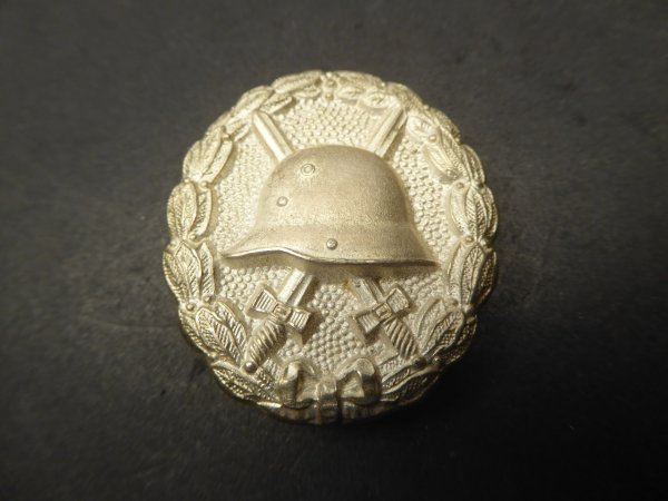 VWA Wound Badge in Silver 1918 - Frosty with polished edges