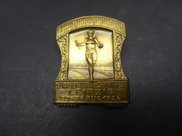 Badge - workers gymnastics and sports BD - 1st women's gymnastics and sports festival Leipzig 1924