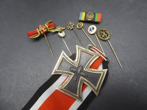 Small estate U-boat commander in 57 form - RK Knight's Cross + badge