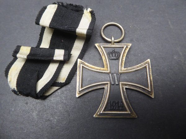 EK2 Iron Cross 2nd Class 1914 on ribbon with manufacturer 800 CD for Carl Dillenius