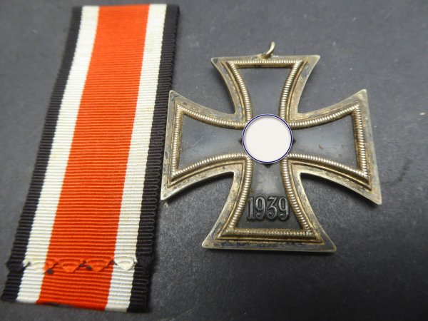 EK2 Iron Cross 2nd Class 1939 on ribbon - unmarked piece