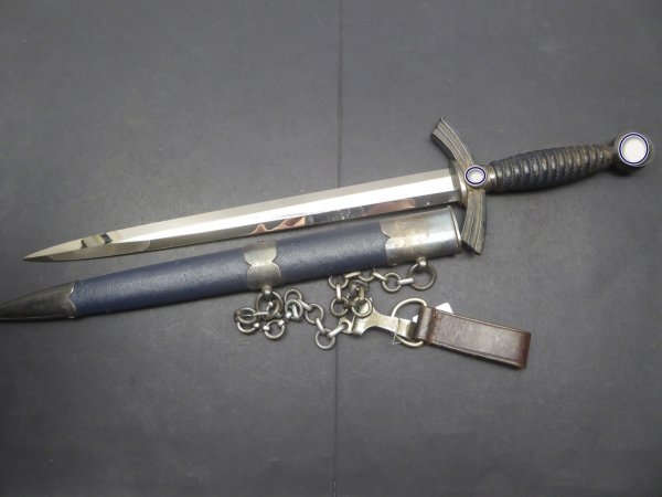 LW board dagger with hanger