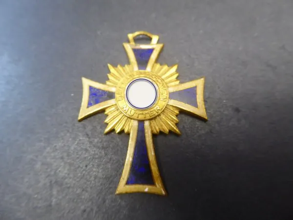 Mutterkreuz in Gold