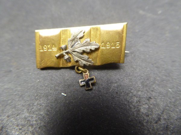 Patriotic brooch with applied oak leaves and Iron Cross WW1