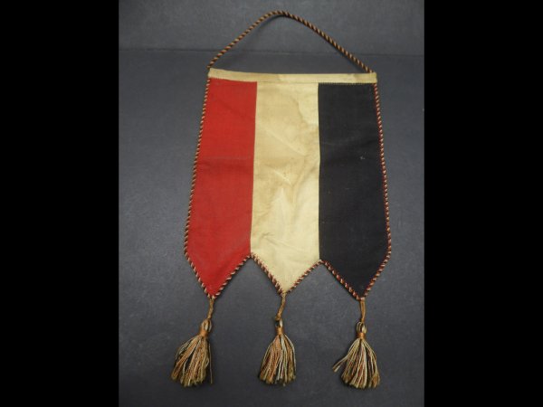 Pennant Empire - Black / White / Red