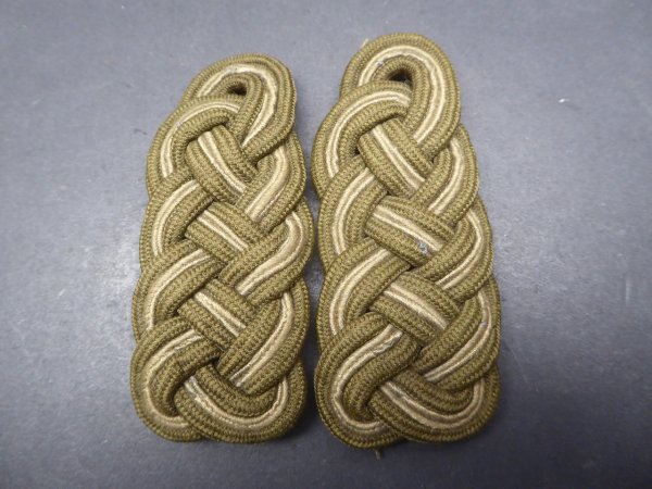 Two individual four-arch shoulder boards / shoulder boards general field service uniform