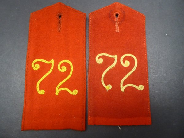 Zwei einzelne Schulterklappen Preußen für Mannschaften im Thüringischen Infanterie Regiment Nr. 72
