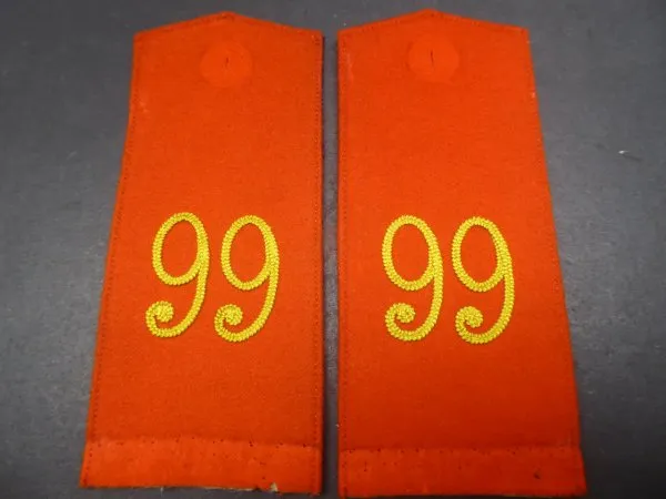 Pair of Prussian shoulder boards for teams of the 2nd Upper Rhine Infantry Regiment No. 99