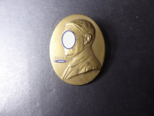 Badge - Portrait of Reich Chancellor AH