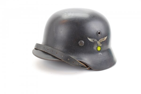 Wehrmacht M40 Luftwaffe steel helmet SE66 manufacturer and a badge