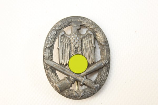 ww2 General assault badge in silver